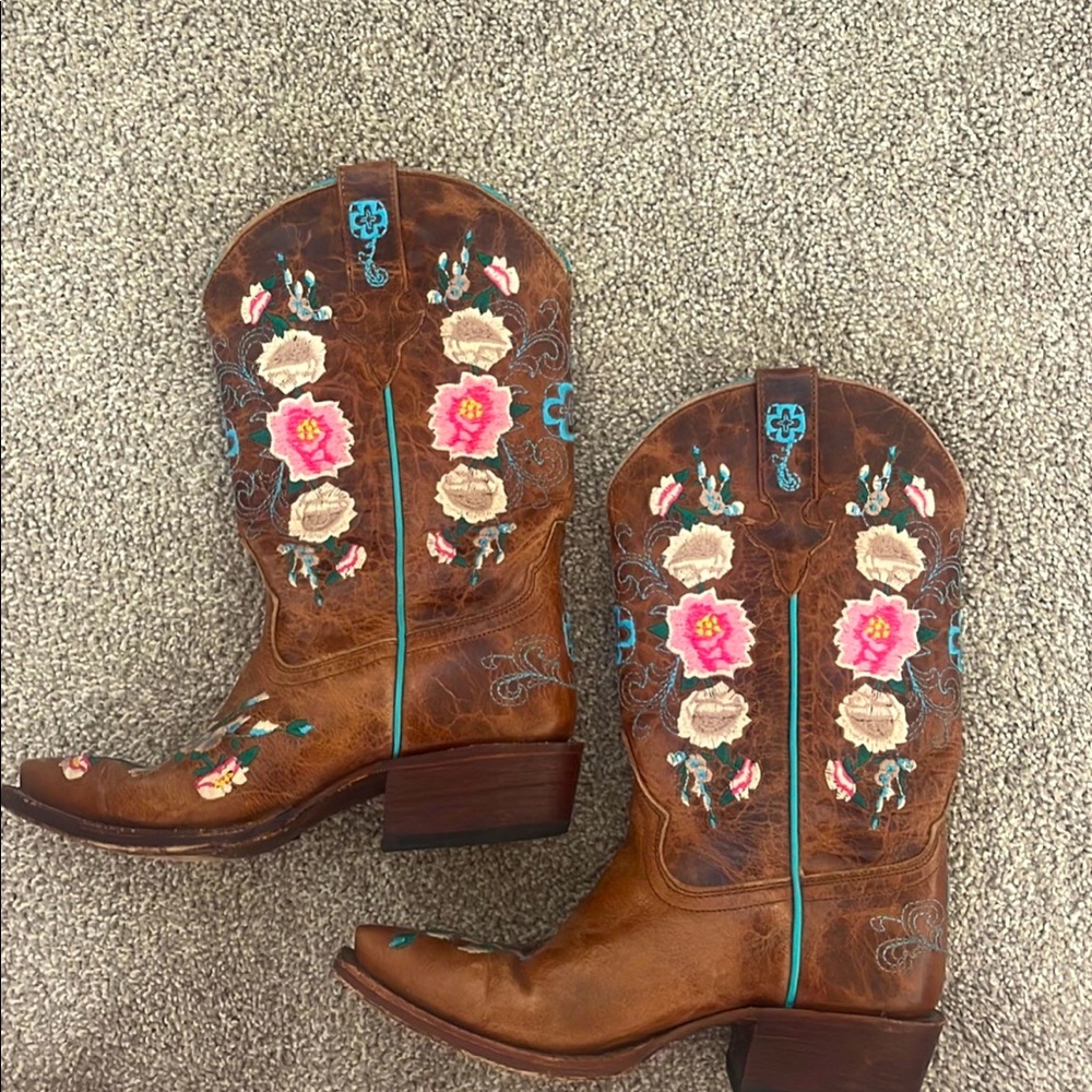 adorable floral embroidered cowboy boots